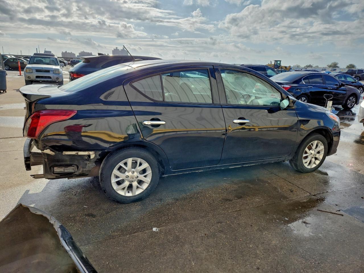 2018 Nissan Versa S - Image 3