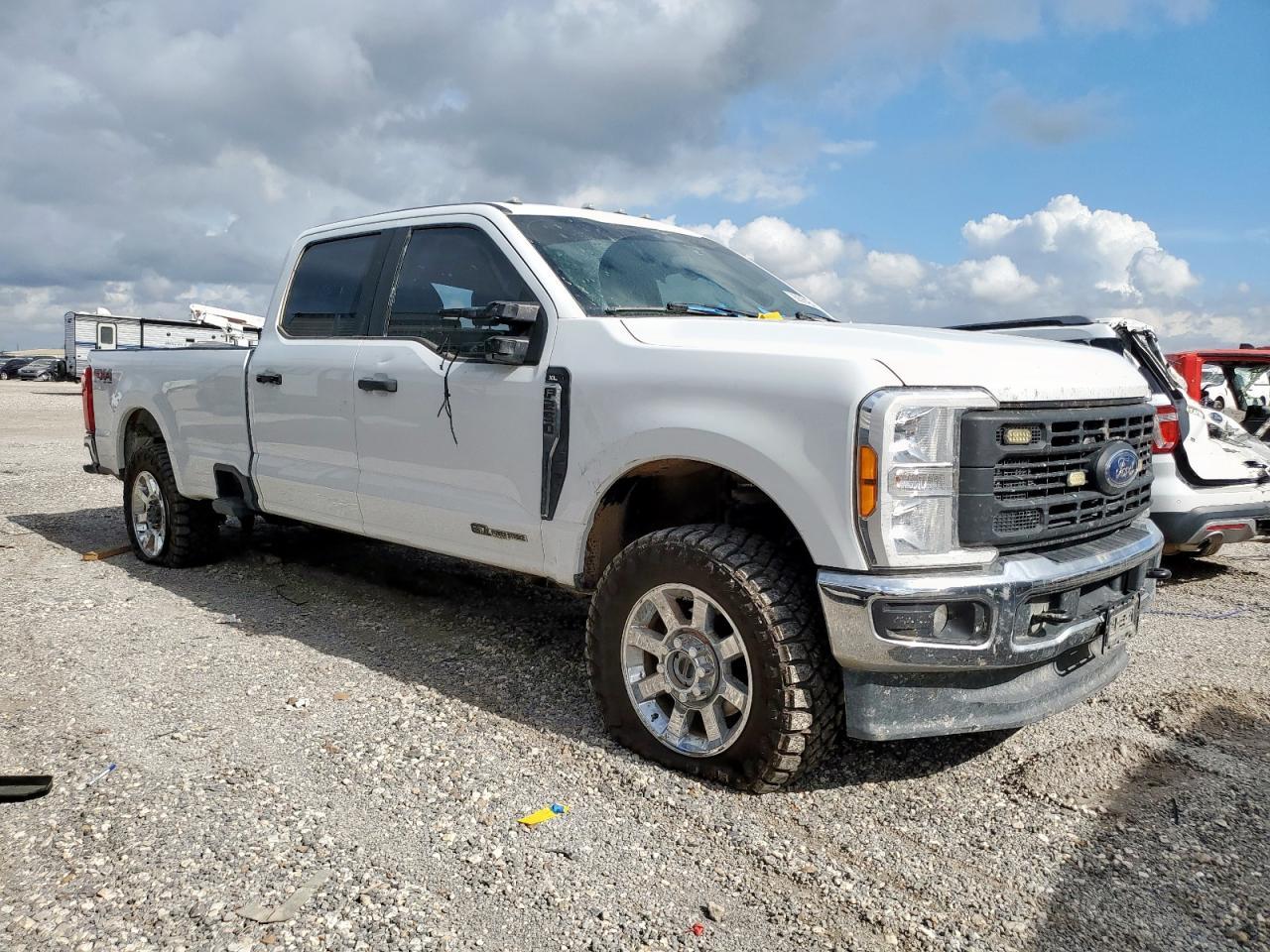 2023 Ford F250 Super Duty - Фото 4