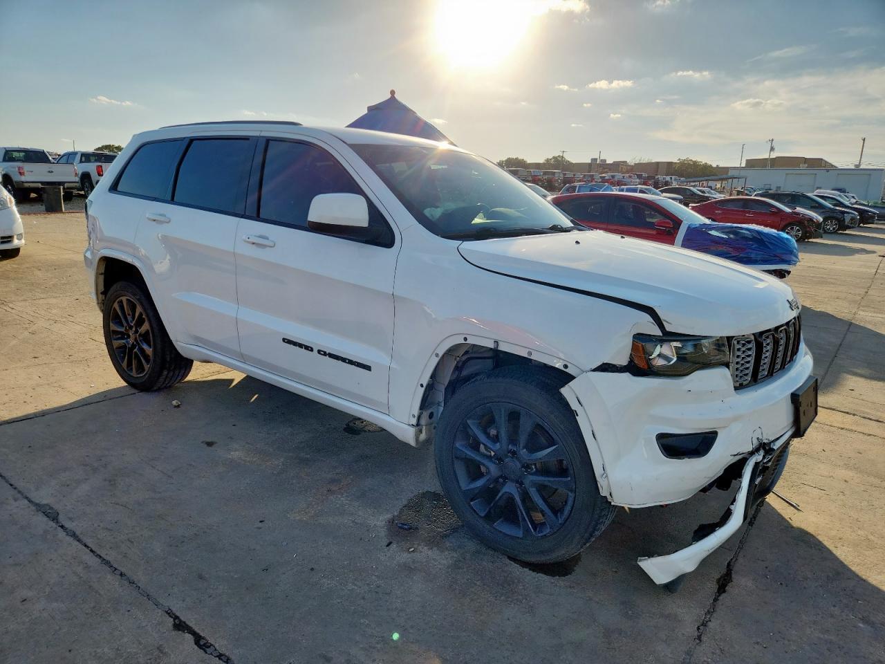 2018 Jeep Grand Cherokee Laredo - Image 4
