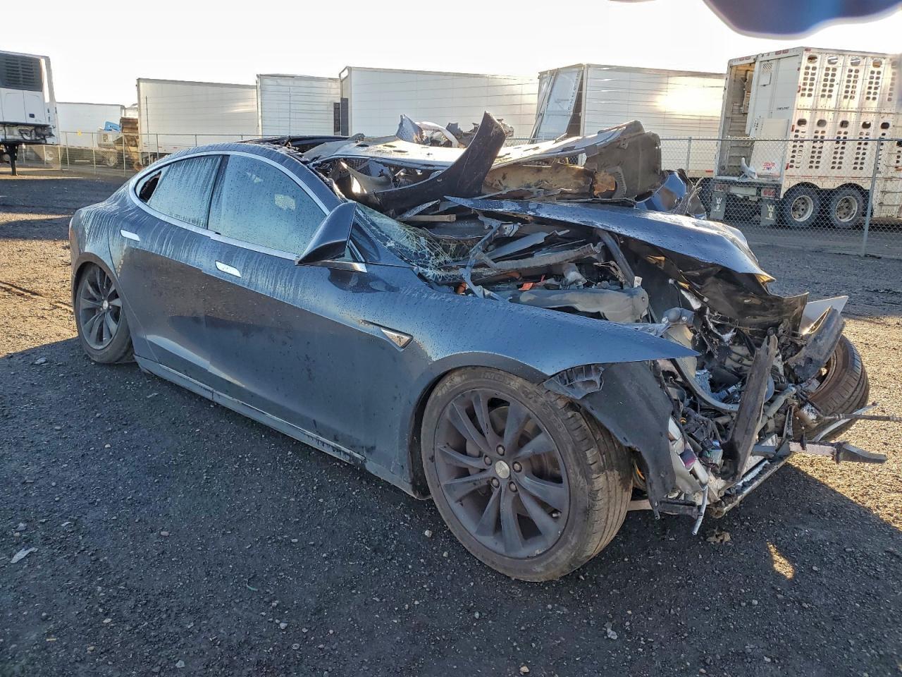 2016 Tesla Model S - Image 4