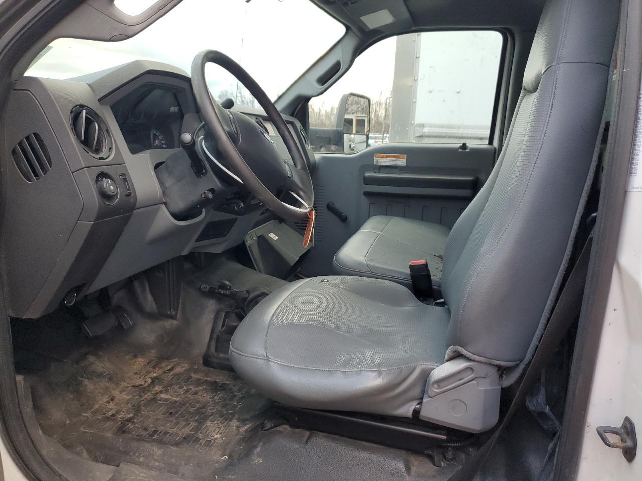 2012 Ford F750 Box Truck - Фото 7