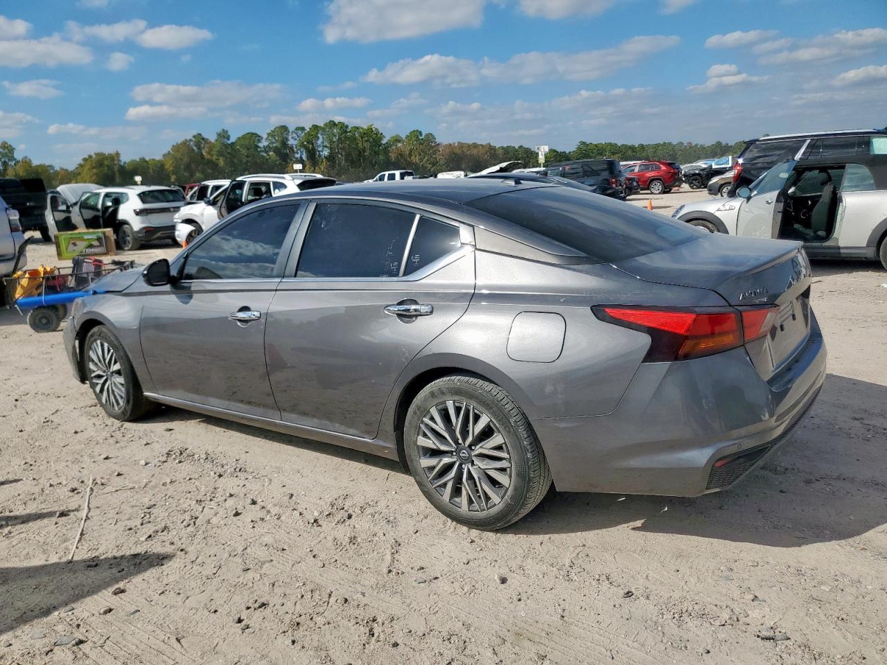 2024 Nissan Altima Sv - Image 2