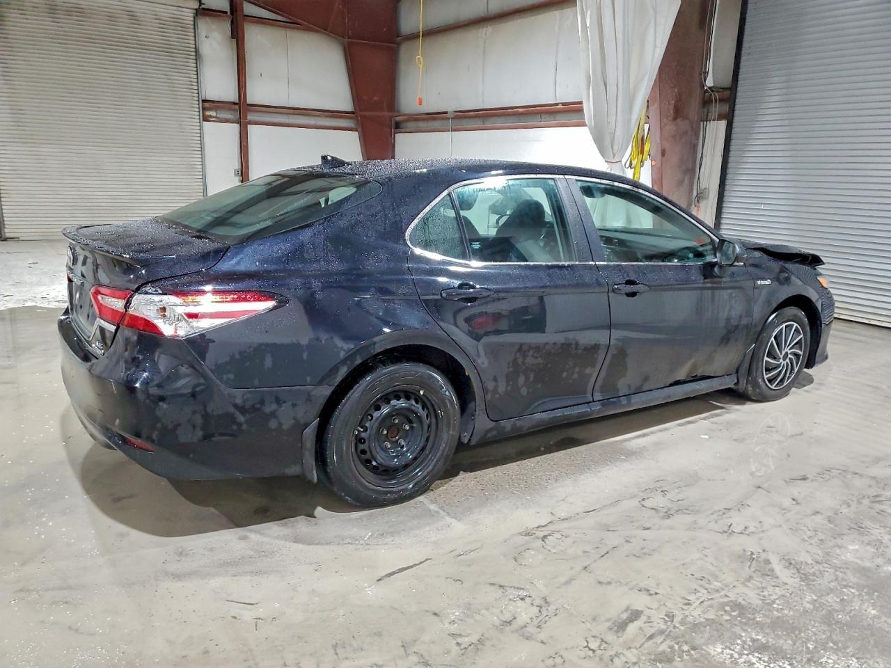 2020 Toyota Camry Le - Image 3