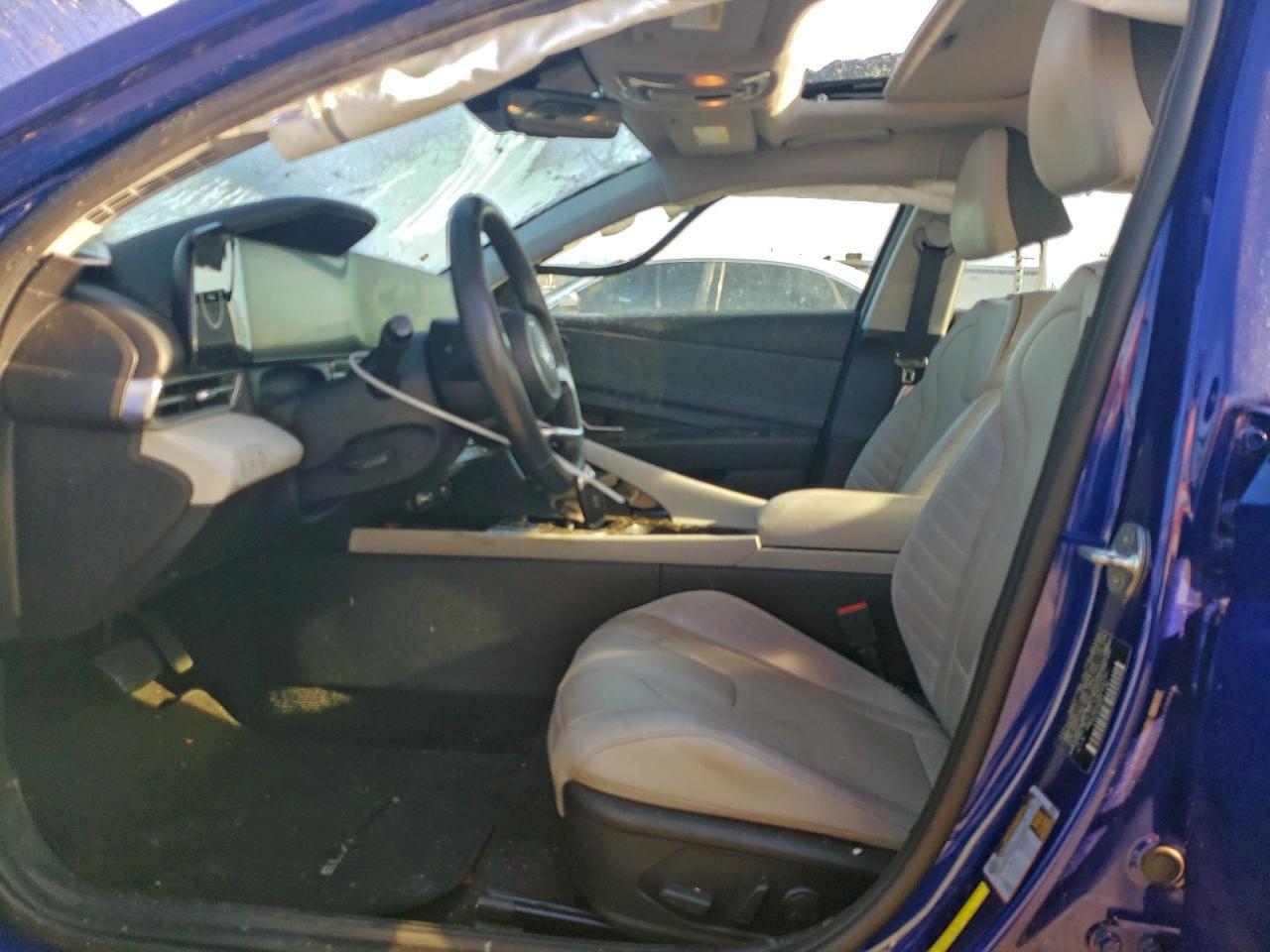 2021 Hyundai Elantra Limited - Image 7