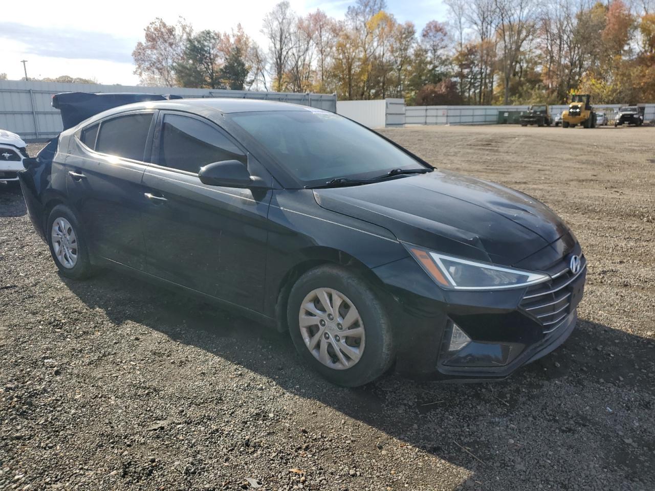 2019 Hyundai Elantra Se - Image 4