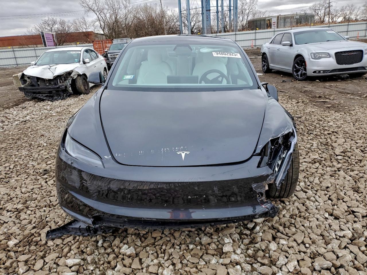 2025 Tesla Model 3 - Фото 5