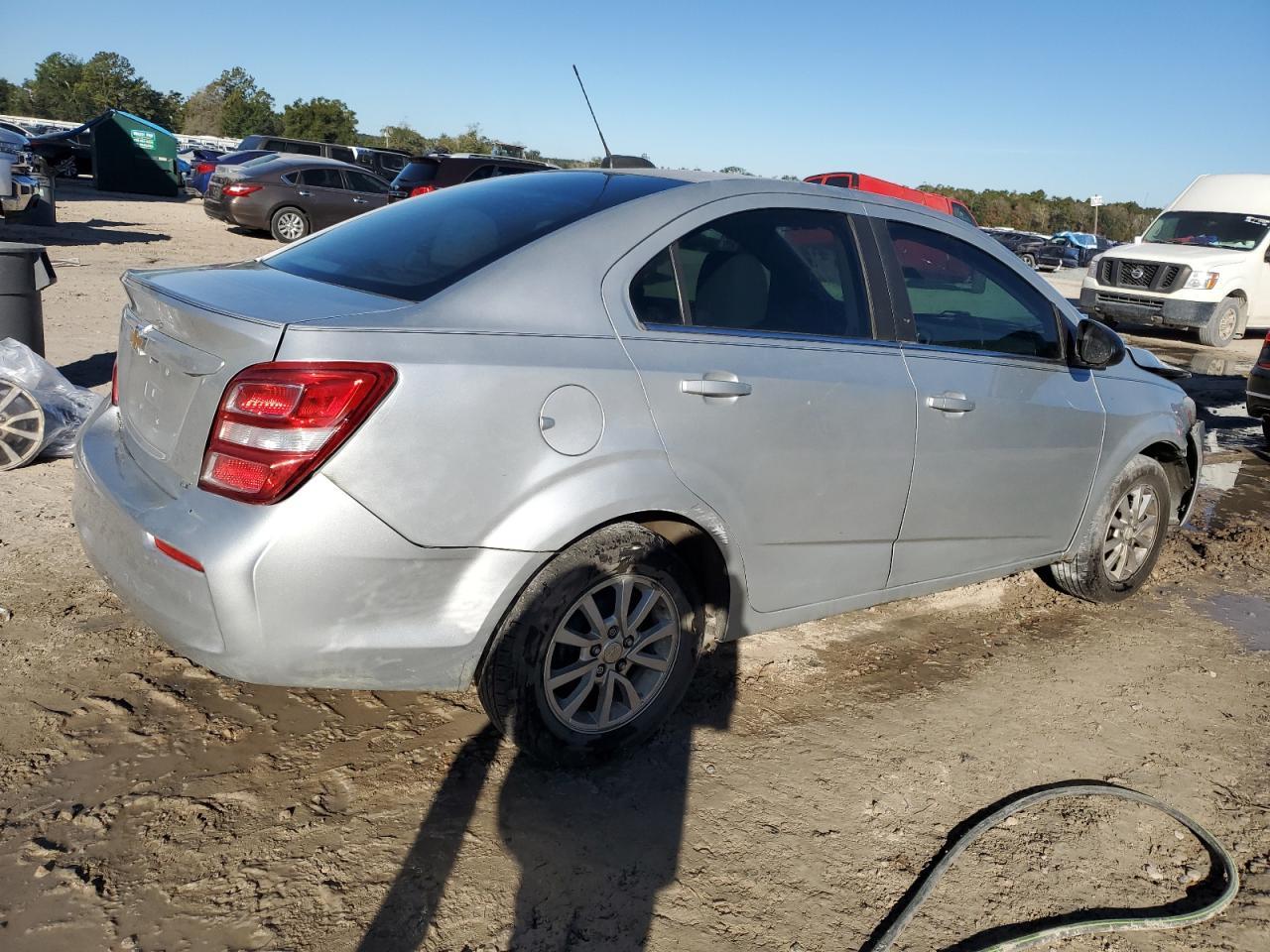 2018 Chevrolet Sonic Lt - Фото 3