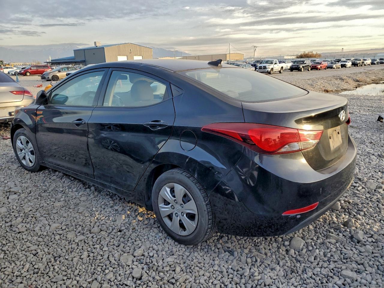 2016 Hyundai Elantra Se - Фото 2