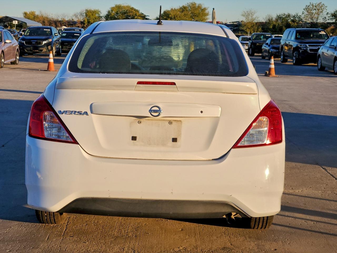 2017 Nissan Versa S - Фото 6