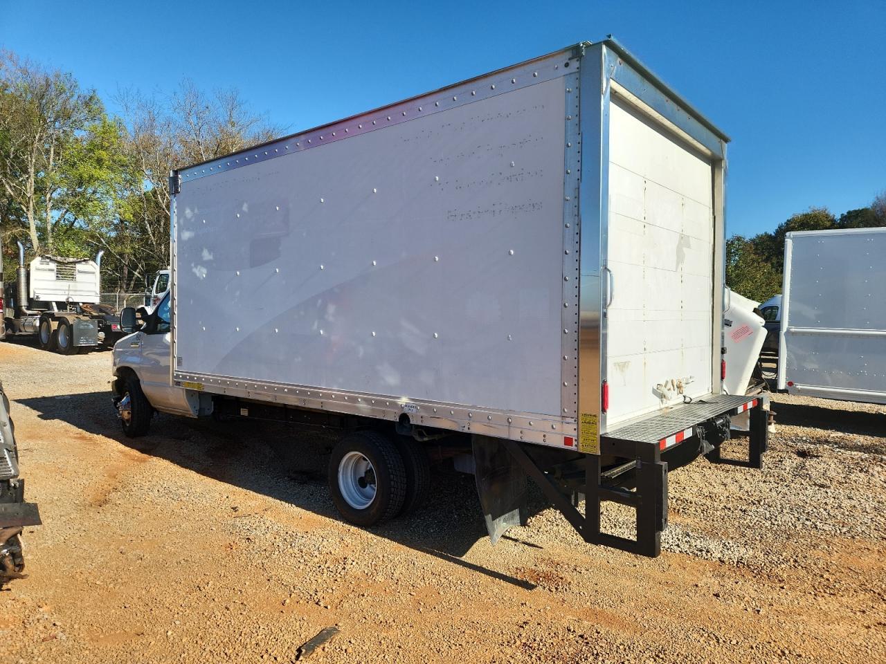 2019 Ford E-350 Box Truck - Фото 2