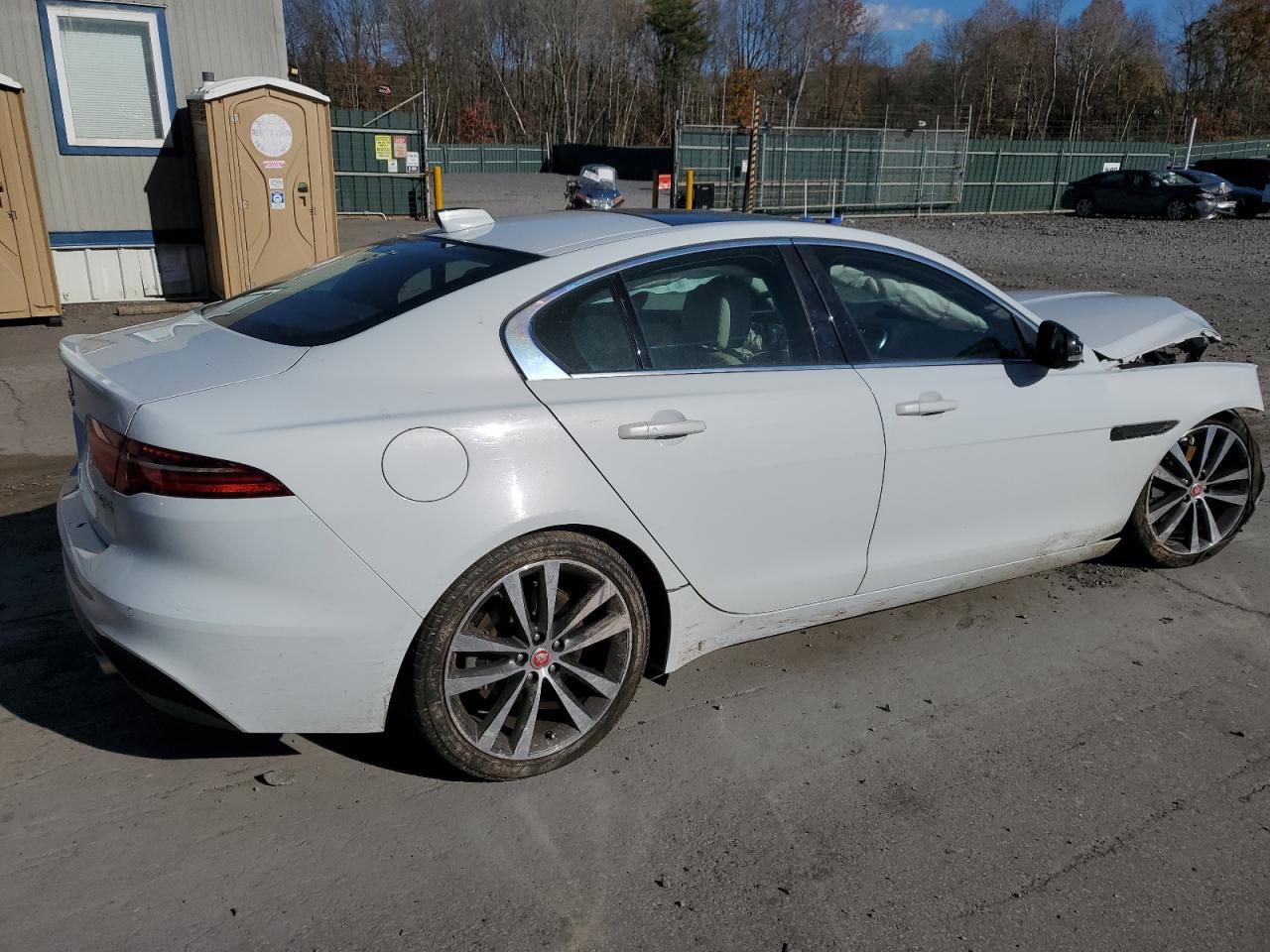2020 Jaguar Xe S - Фото 3