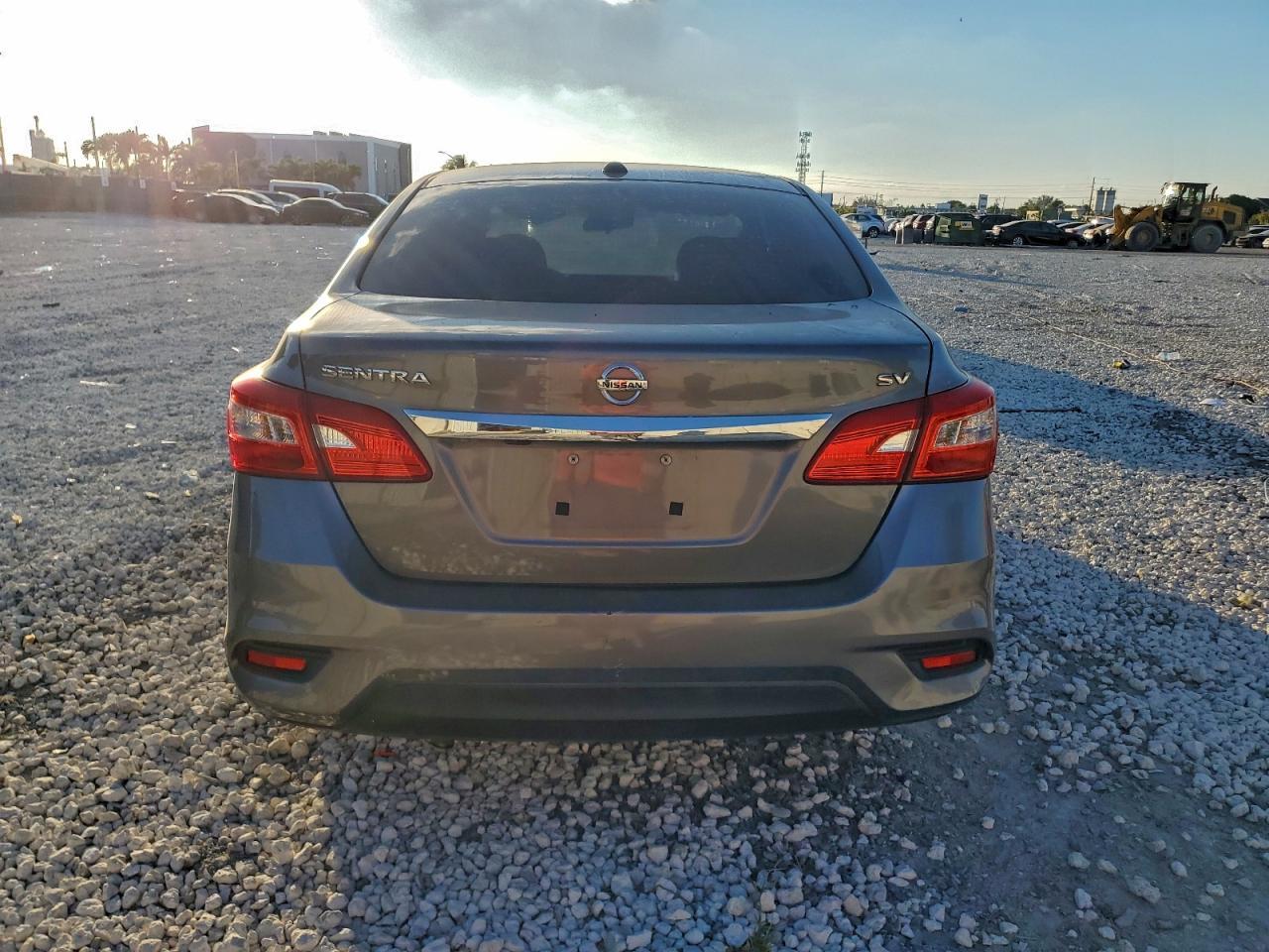 2018 Nissan Sentra S - Фото 6