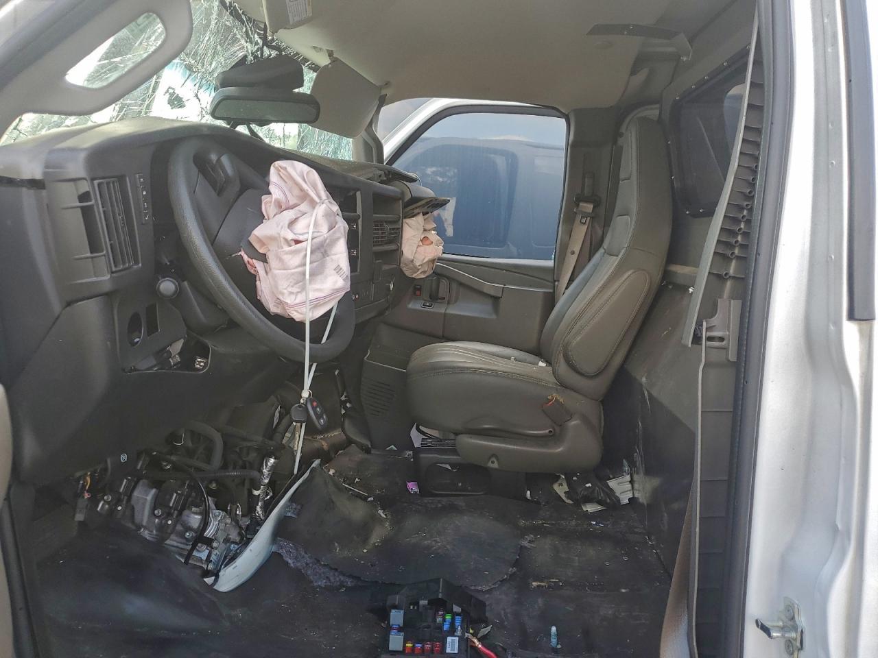 2024 Chevrolet Express G2500 - Фото 7