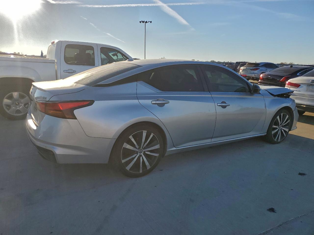 2020 Nissan Altima Sr - Image 3