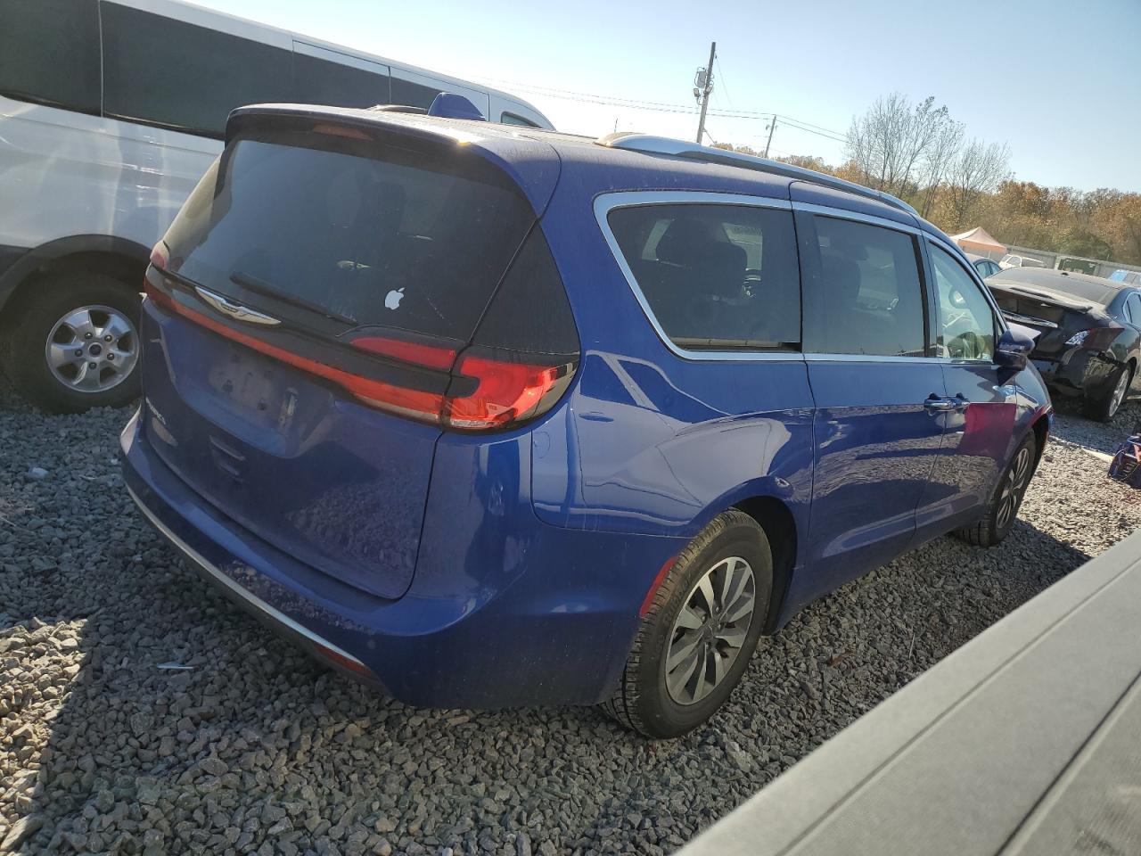 2021 Chrysler Pacifica Touring L - Image 3