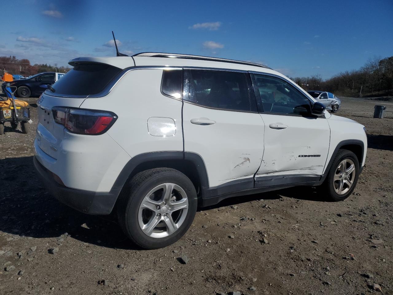 2023 Jeep Compass Latitude - Image 3