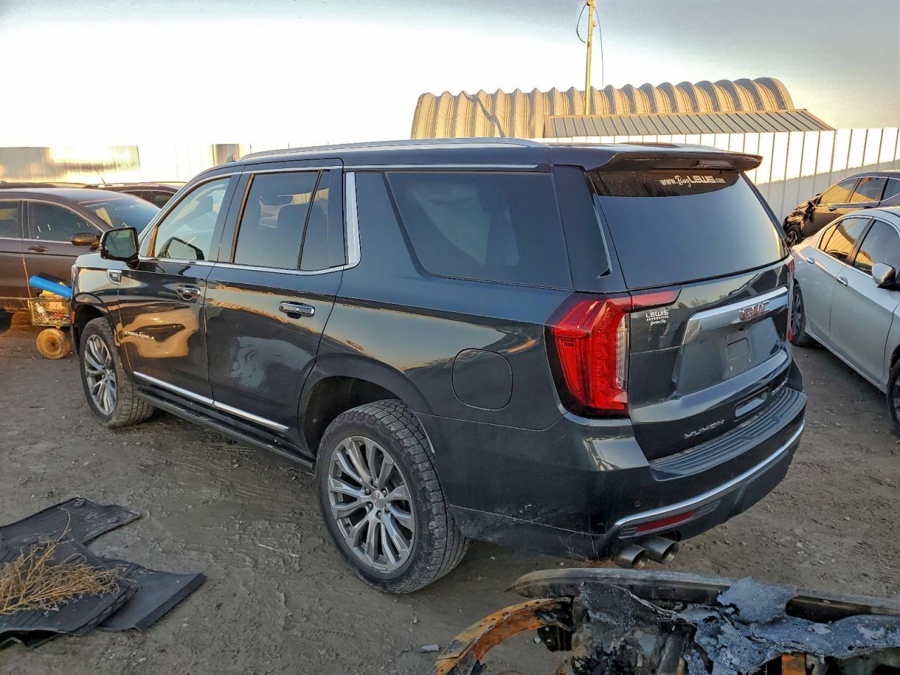 2021 GMC Yukon Denali - Фото 2