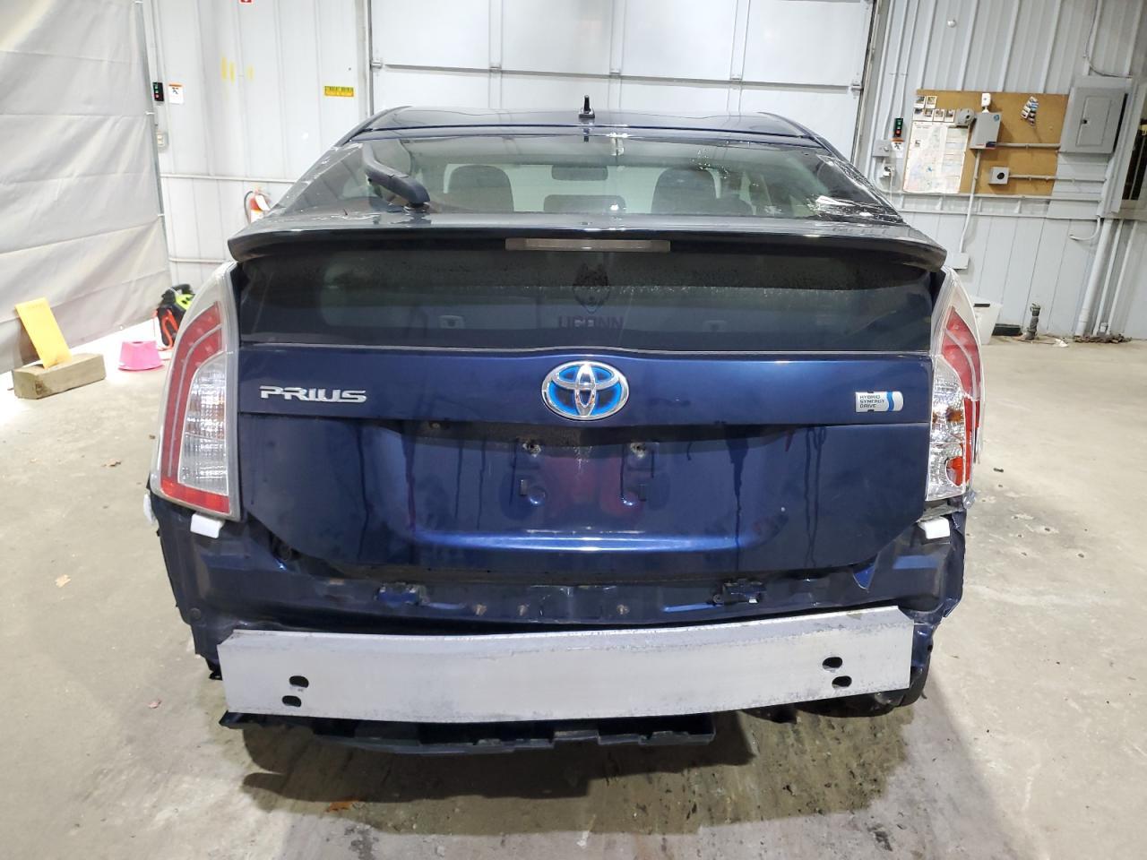 2015 Toyota Prius - Image 6
