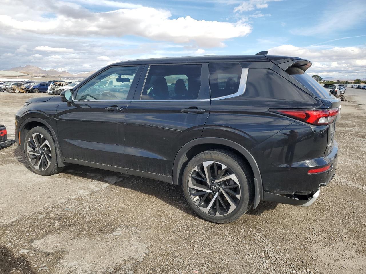 2022 Mitsubishi Outlander Se - Image 2