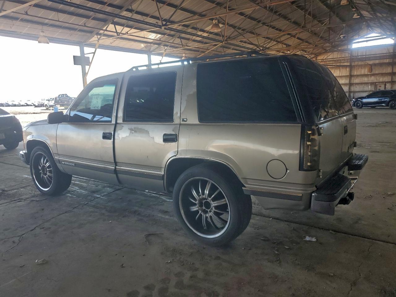 1999 Chevrolet Tahoe C1500 - Image 2