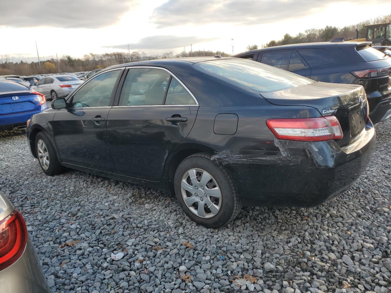2010 Toyota Camry Base - Фото 2