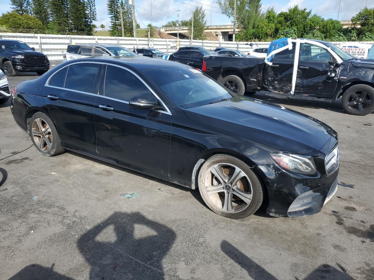 2018 Mercedes-Benz E 300 - Фото 4