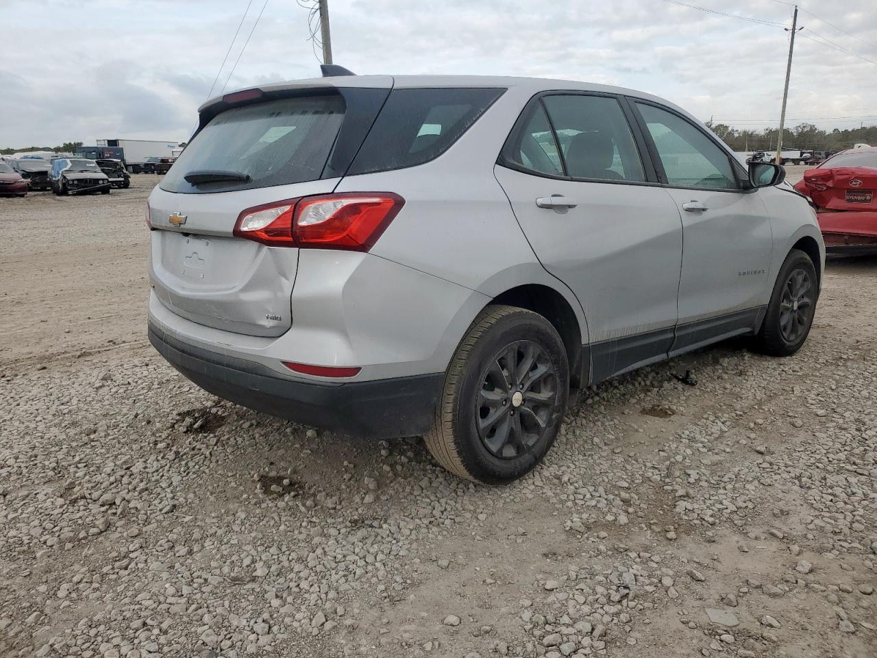 2021 Chevrolet Equinox Ls - Image 3