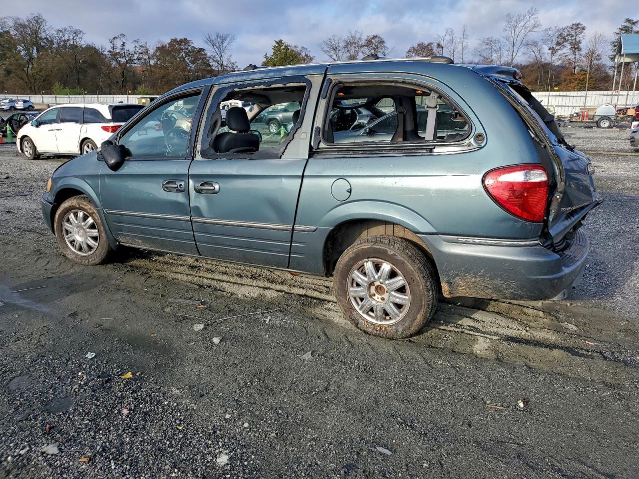 2005 Chrysler Town & Country Limited - Фото 2