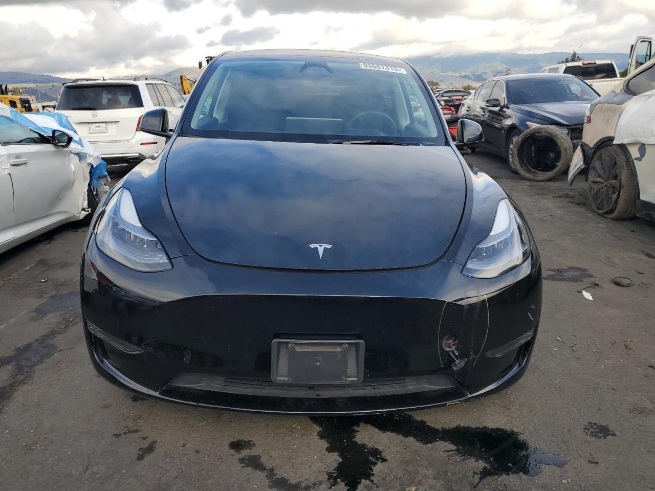 2024 Tesla Model Y - Фото 5