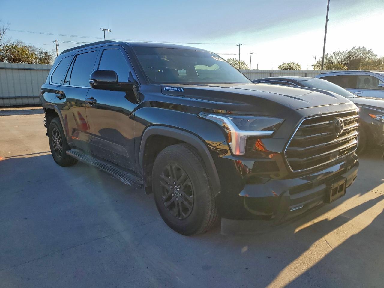 2023 Toyota Sequoia Sr5 - Image 4