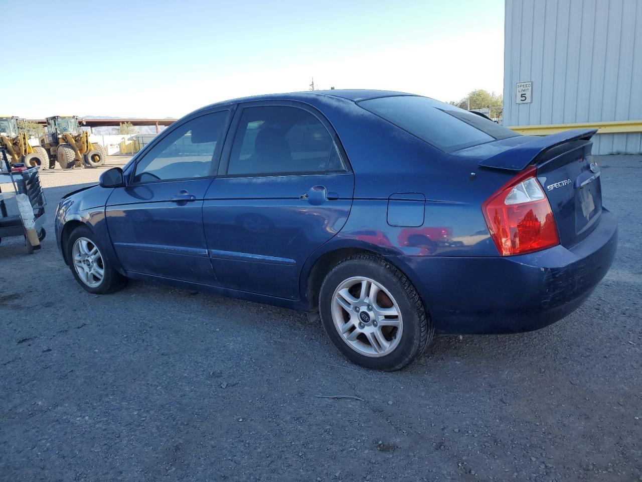 2004 Kia Spectra Lx - Image 2