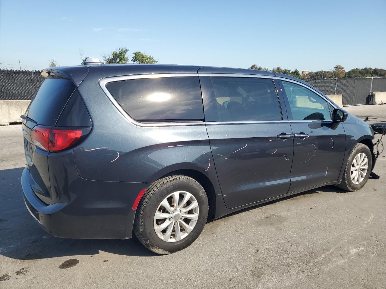 2020 Chrysler Pacifica Touring - Image 3