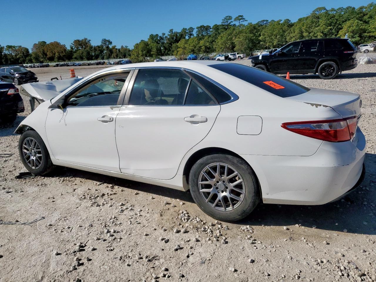 2016 Toyota Camry Le - Фото 2