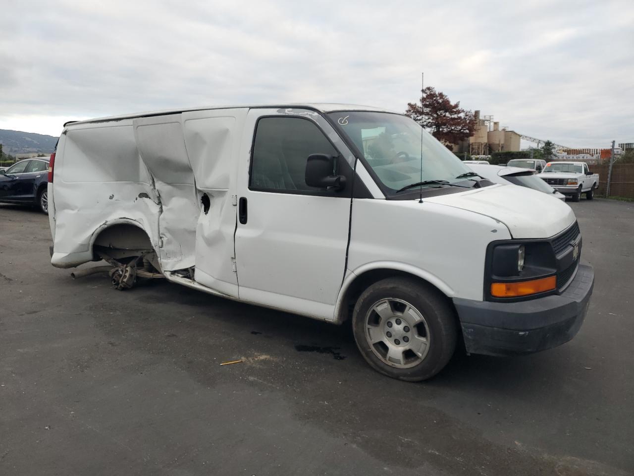 2004 Chevrolet Express Delivery Van - Фото 4