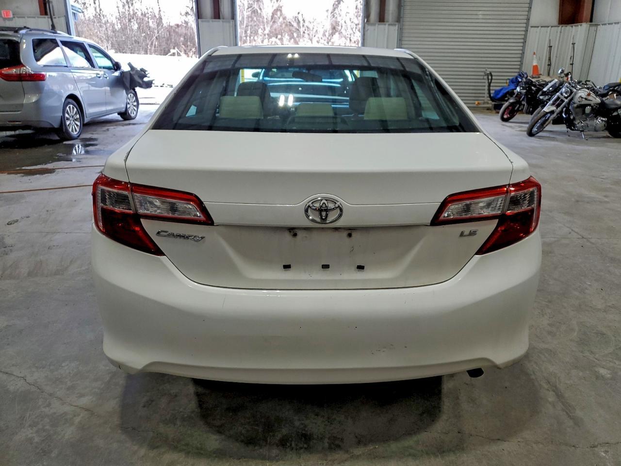 2014 Toyota Camry L - Image 6