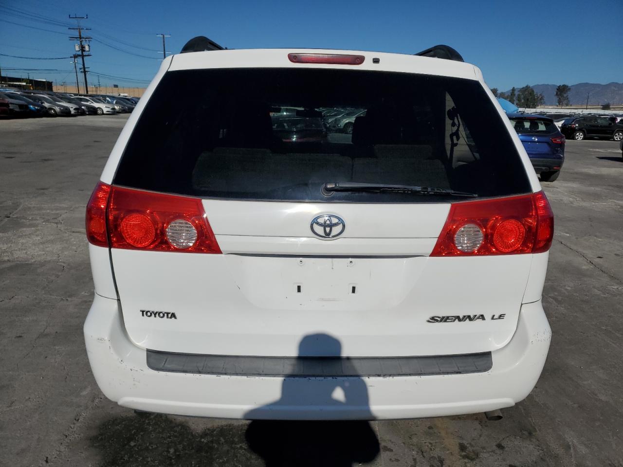 2010 Toyota Sienna Ce - Фото 6