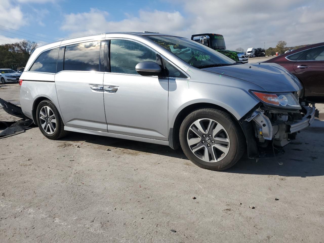 2016 Honda Odyssey Touring - Image 4