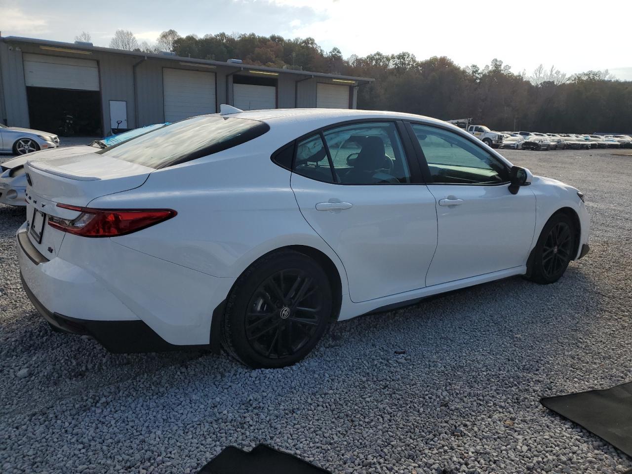2025 Toyota Camry - Фото 3