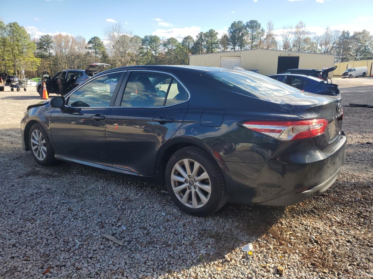 2018 Toyota Camry L - Фото 2
