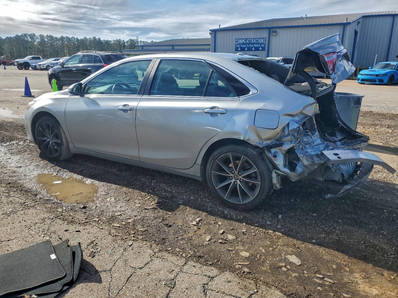 2015 Toyota Camry Le - Фото 2