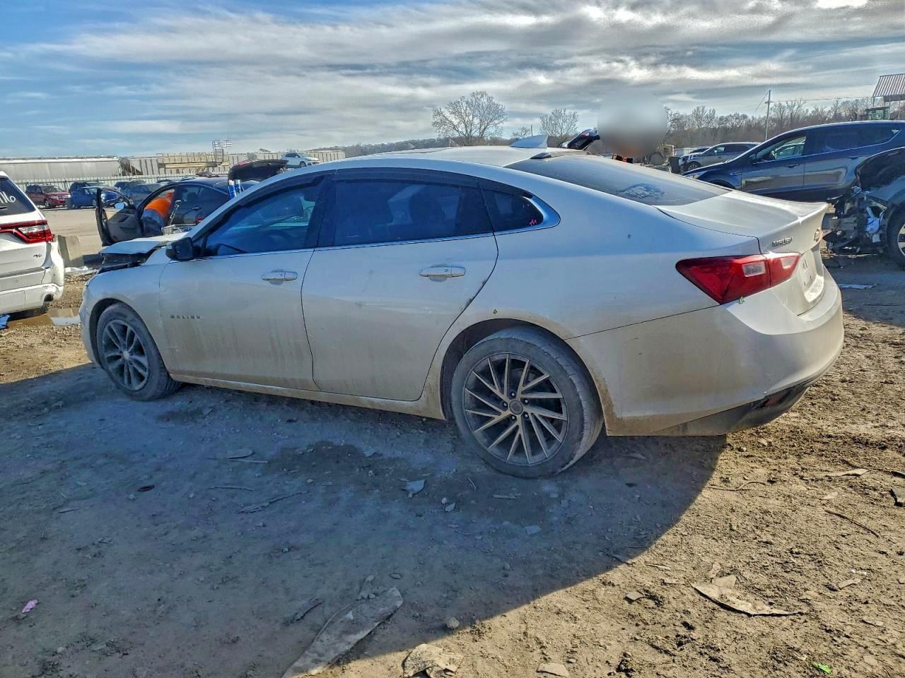 2018 Chevrolet Malibu Lt - Image 2