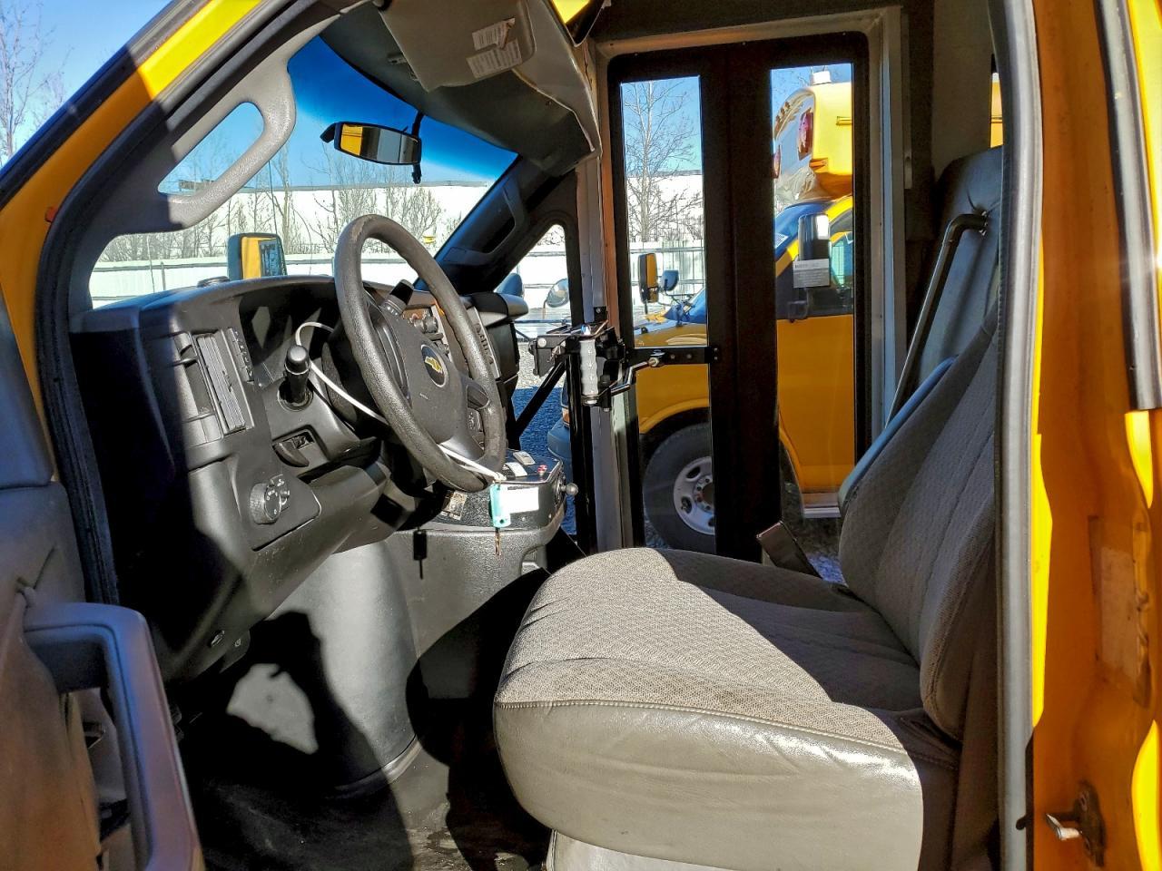 2016 Chevrolet Express School Bus - Фото 5