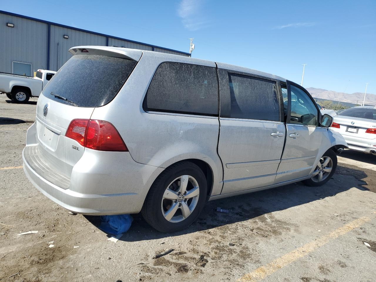 2009 Volkswagen Routan Sel - Фото 3