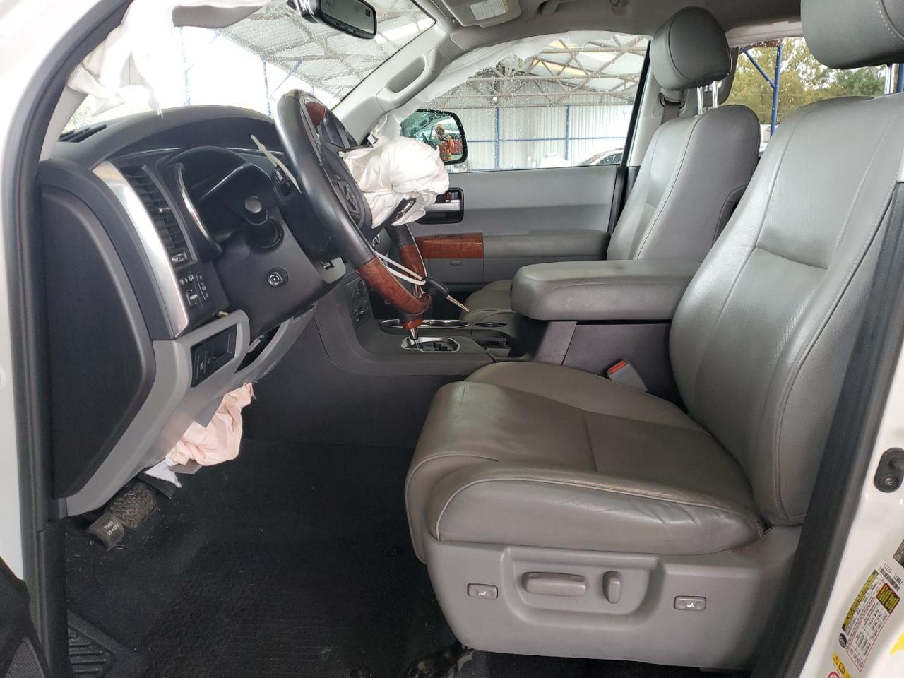 2019 Toyota Sequoia Platinum - Image 7