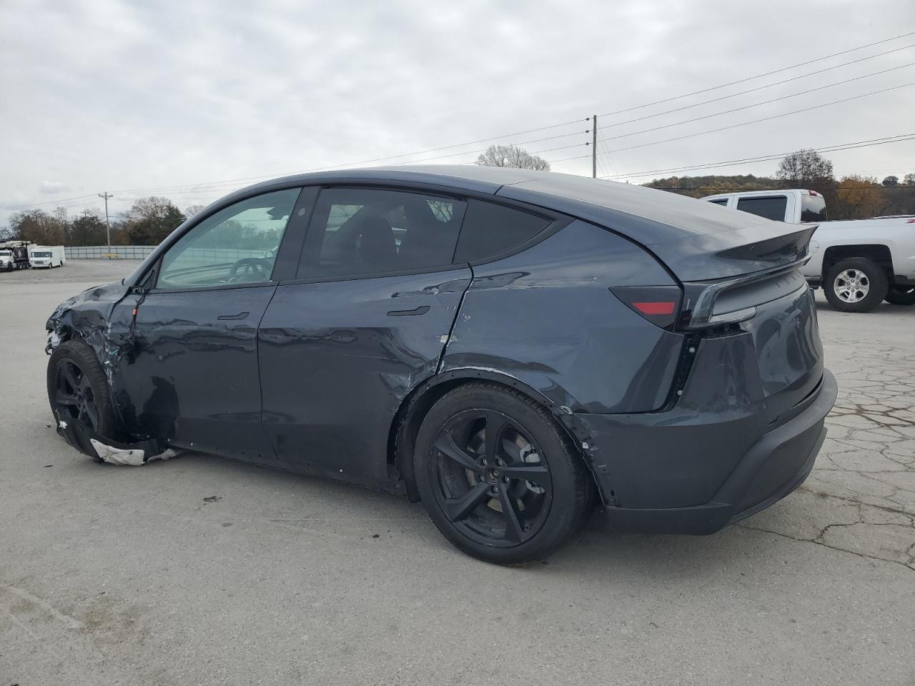 2026 Tesla Model Y - Фото 2