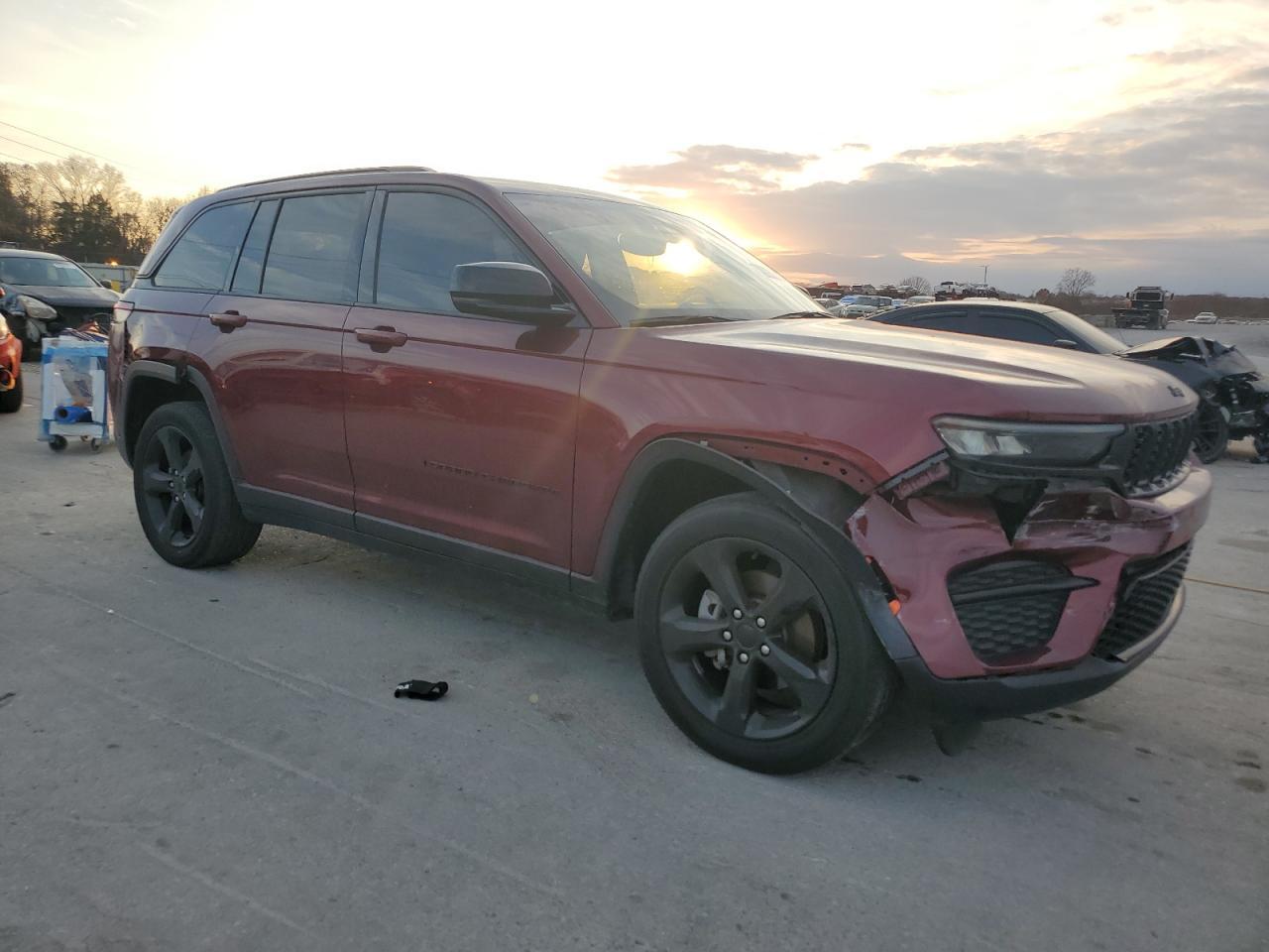 2023 Jeep Grand Cherokee Laredo - Фото 4