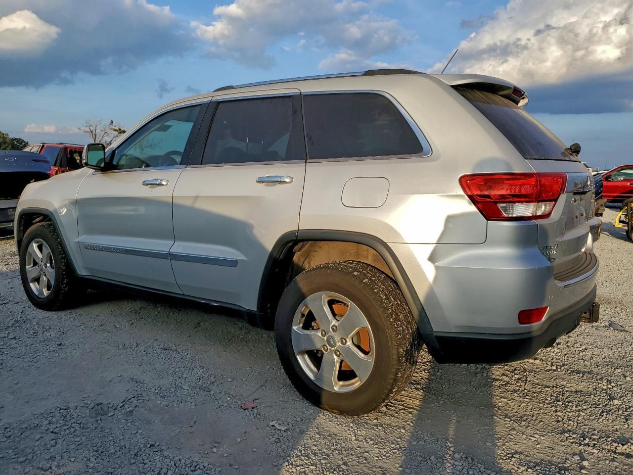 2013 Jeep Grand Cherokee Limited - Image 2
