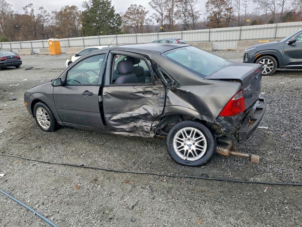 2007 Ford Focus Zx4 - Image 2