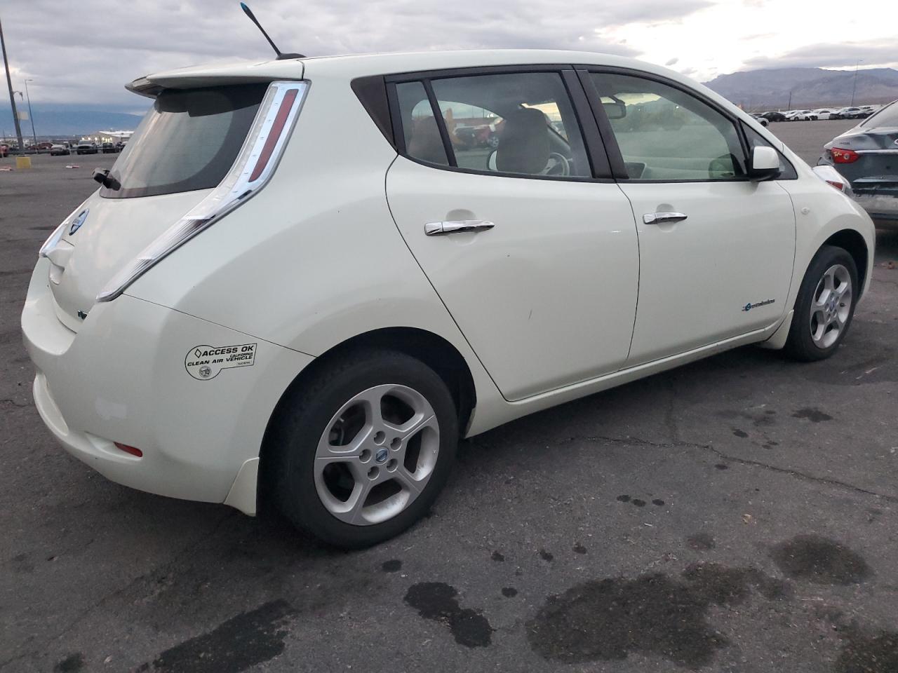 2012 Nissan Leaf Sv - Image 3