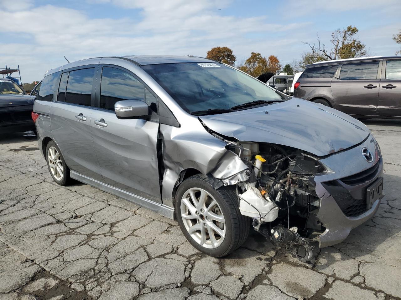 2015 Mazda 5 Grand Touring - Image 4